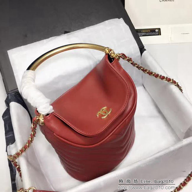 香奈兒CHANEL 57861 2018款徽章水桶包 時尚簡約風格 DSC1267